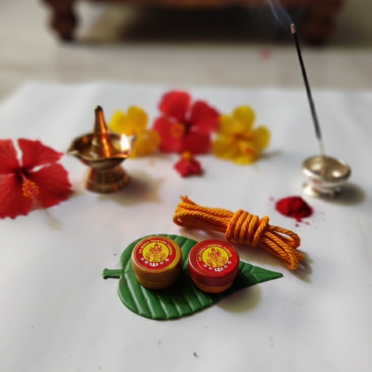 Thali Kayiru with Kungumam and Manjal Set